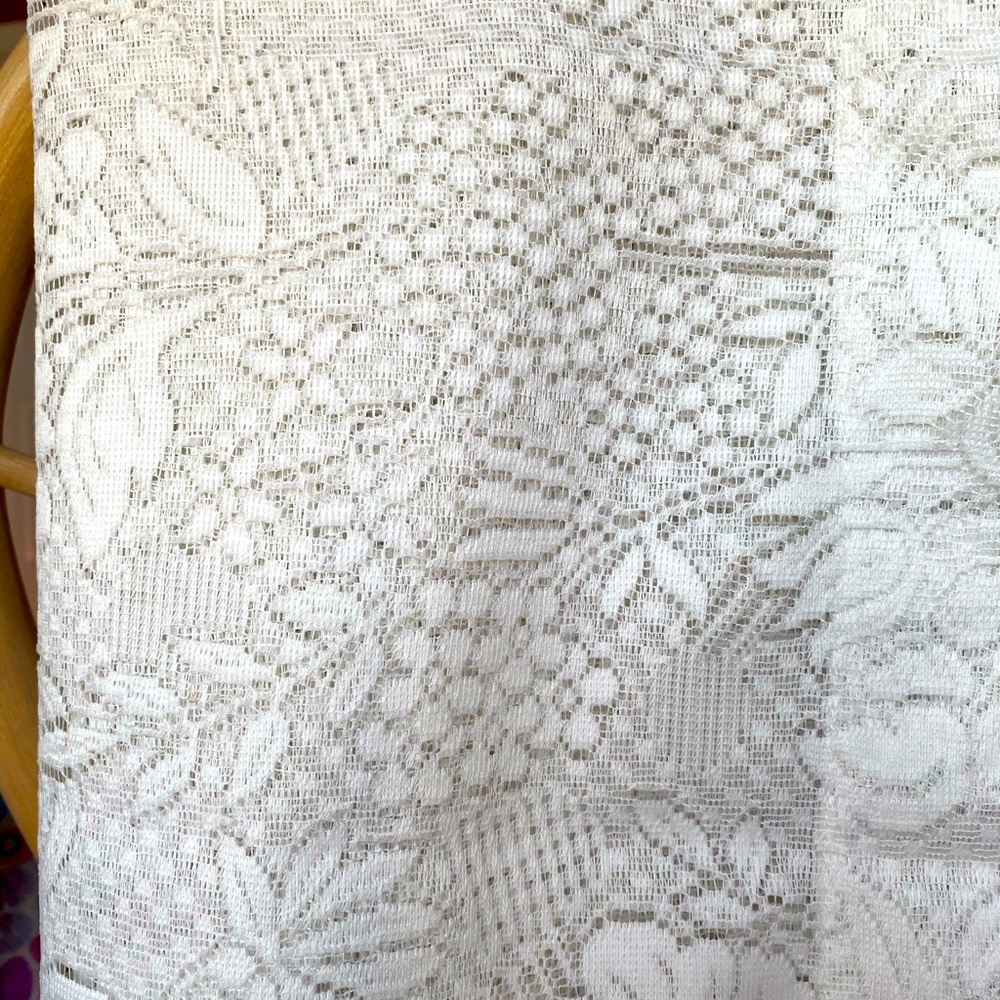Curtain - Picture 3 of 3